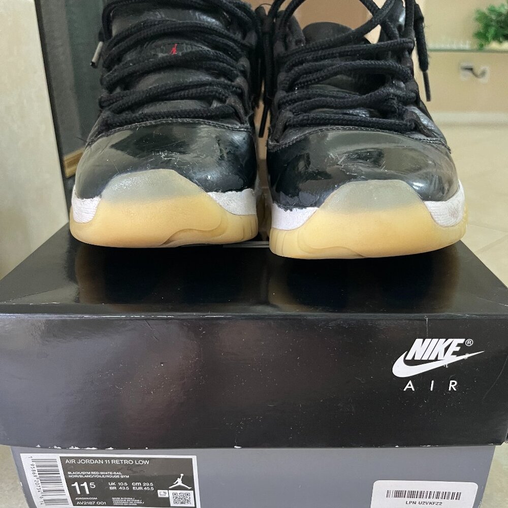 Air Jordan 11  Retro Low Black White